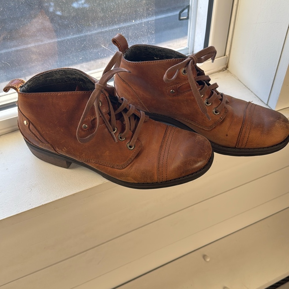 Women’s Eastland Overdrive leather boots size 9.5M